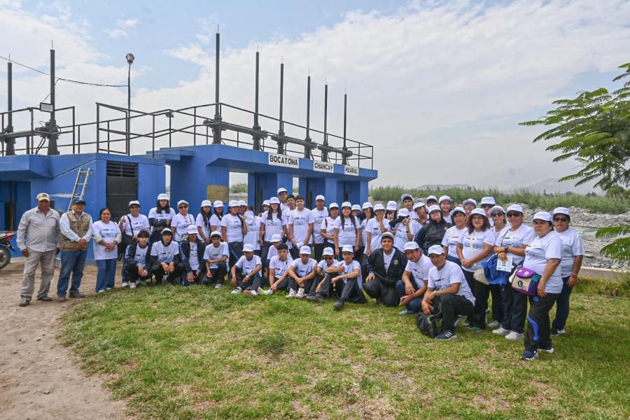 Visita por parte de alumnos de la I.E. San Juan Bautista de Huaral a la Bocatoma Chancay Huaral