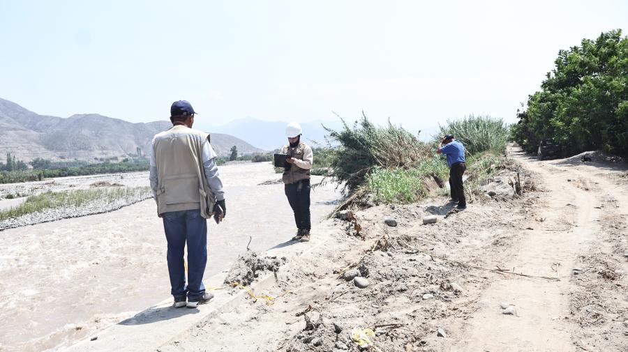 Trabajo de campo para realización de ficha técnica en bocatoma de Caqui